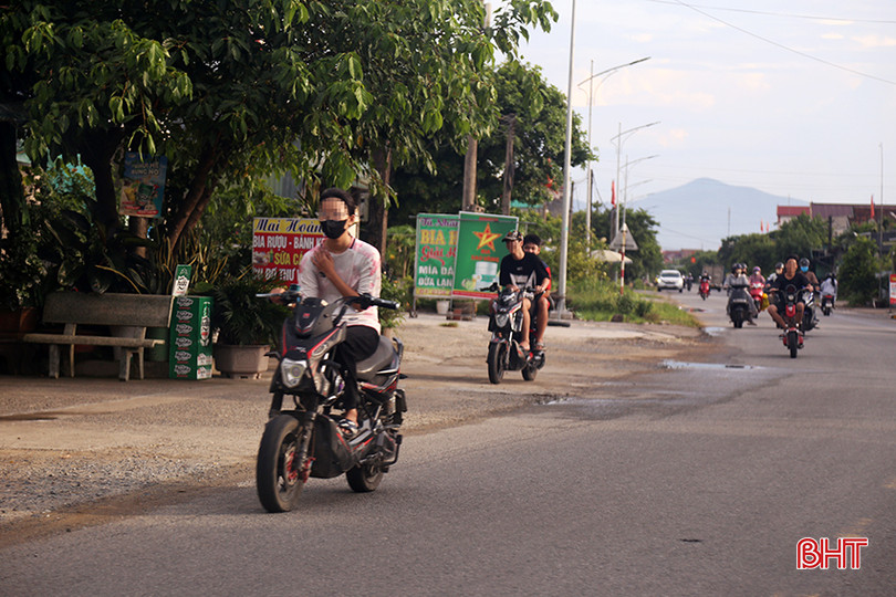 hoc-sinh-vi-pham-giao-thong-8.jpg