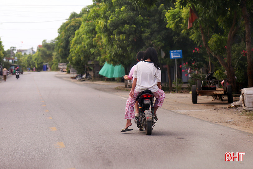 hoc-sinh-vi-pham-giao-thong-3.jpg
