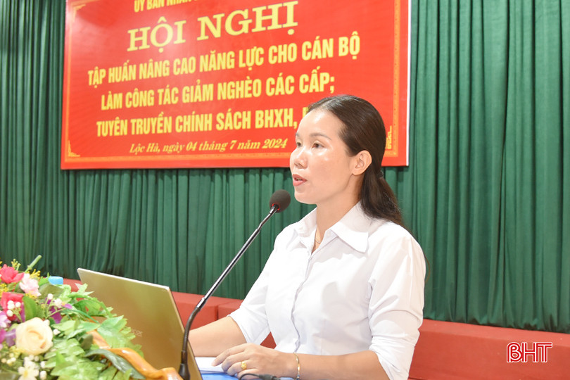 Giảng viên lên lớp các nội dung có liên quan đến chuyên đề giảm nghèo.