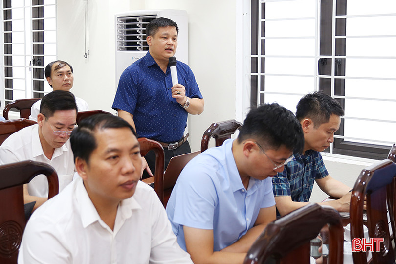 Các đại biểu thảo luận, tìm giải pháp cho những khó khăn trong quá trình triển khai thực hiện.