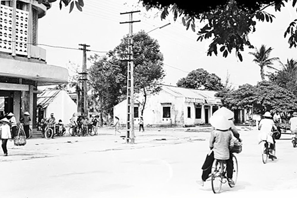 d-1-tx-ha-tinh-xua-chi-la-pho-thi-nho-ngheo-nan-2147.jpg