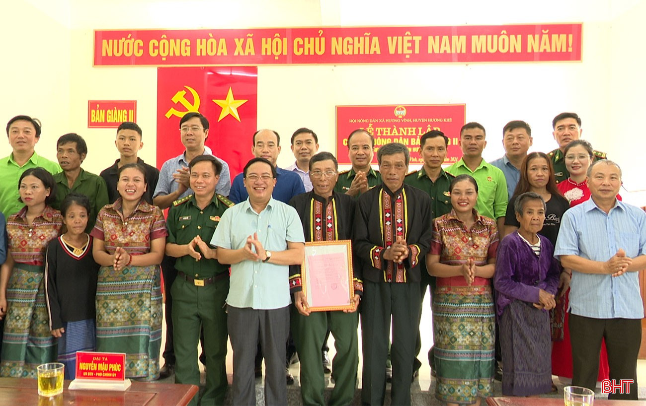 Cấp ủy, chính quyền xã Hương Vĩnh (Hương Khê) và BĐBP Hà Tĩnh tổ chức thành lập chi hội nông dân và kiện toàn các tổ chức đoàn thể khác để hướng tới việc thành lập chi bộ.