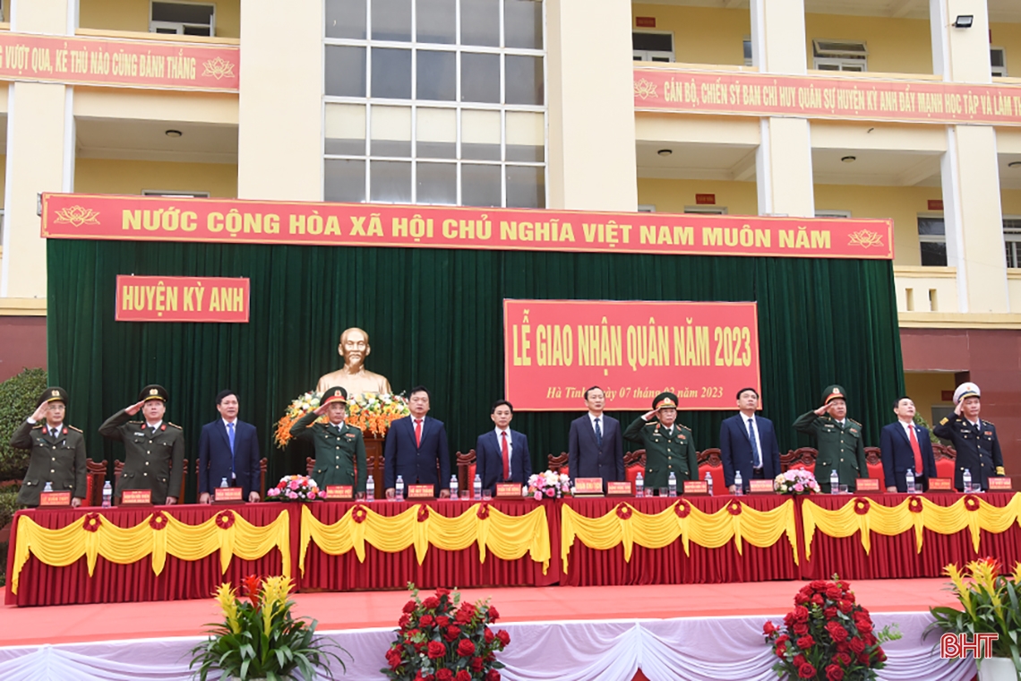 Phó Bí thư Thường trực Tỉnh ủy Trần Thế Dũng dự ngày hội tòng quân ở huyện Kỳ Anh