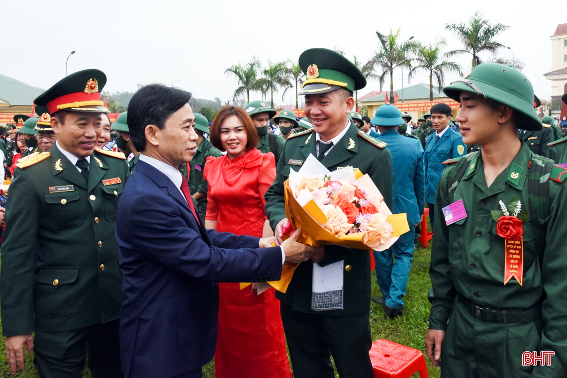 Phó Bí thư Thường trực Tỉnh ủy Trần Thế Dũng dự ngày hội tòng quân ở huyện Kỳ Anh