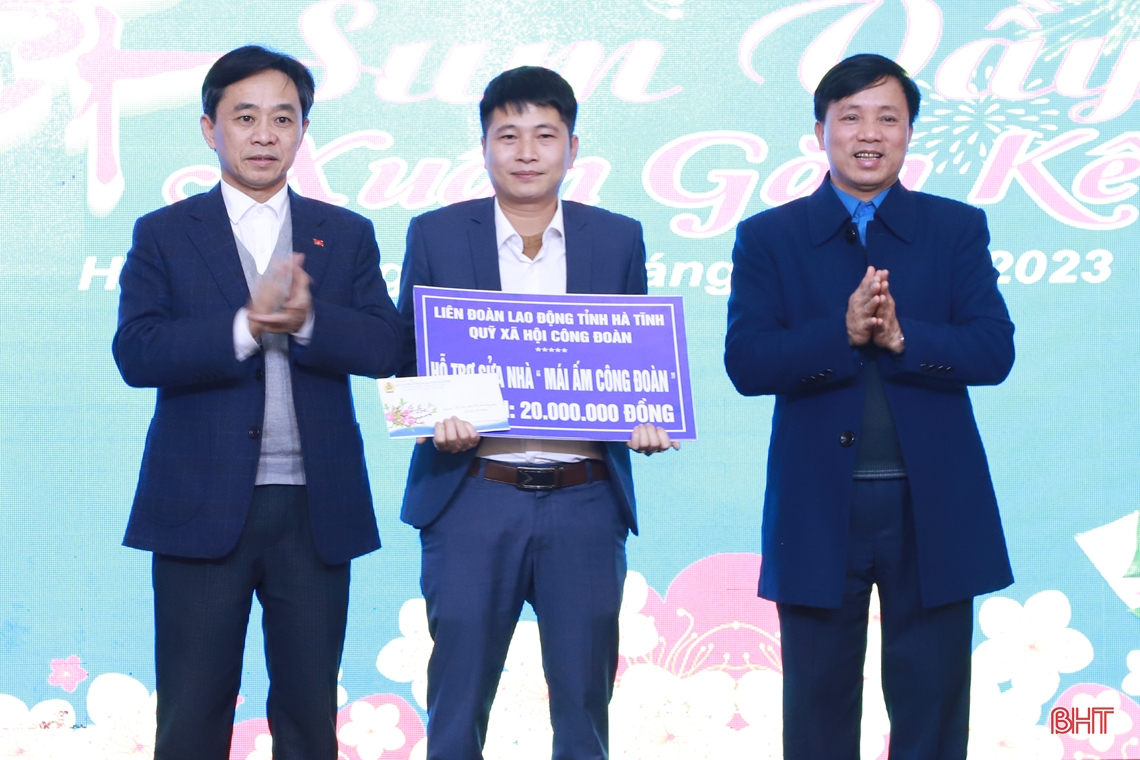 Lãnh đạo tỉnh chung vui “Tết sum vầy” cùng người lao động