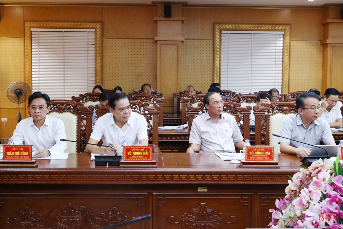 Chủ tịch Quốc hội Vương Đình Huệ làm việc với Ban Thường vụ Tỉnh ủy Hà Tĩnh