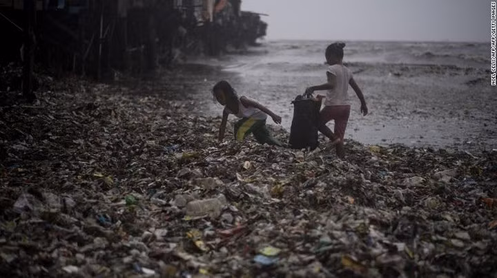 Siêu bão Mangkhut càn quét, làm đảo lộn cuộc sống của người dân Philippines