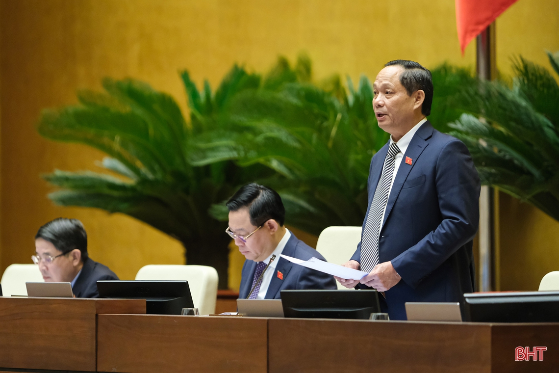 Đại biểu Quốc hội Hà Tĩnh biểu quyết thông qua Nghị quyết về Chương trình giám sát của Quốc hội năm 2023