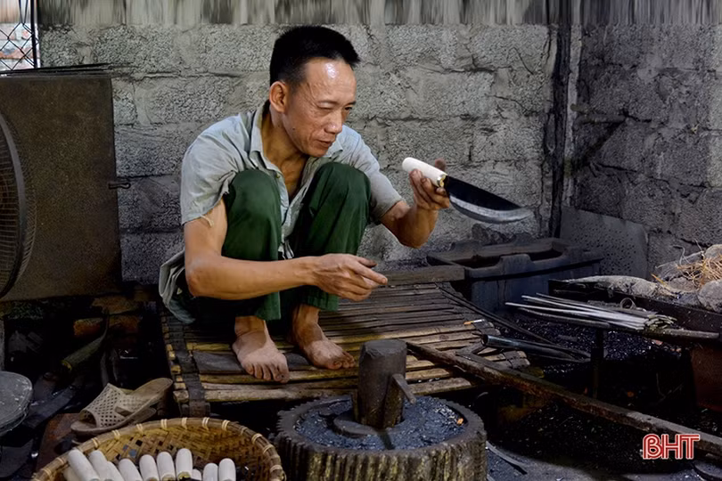 Làng rèn ở Hà Tĩnh “rực lửa” trong những ngày nắng nóng