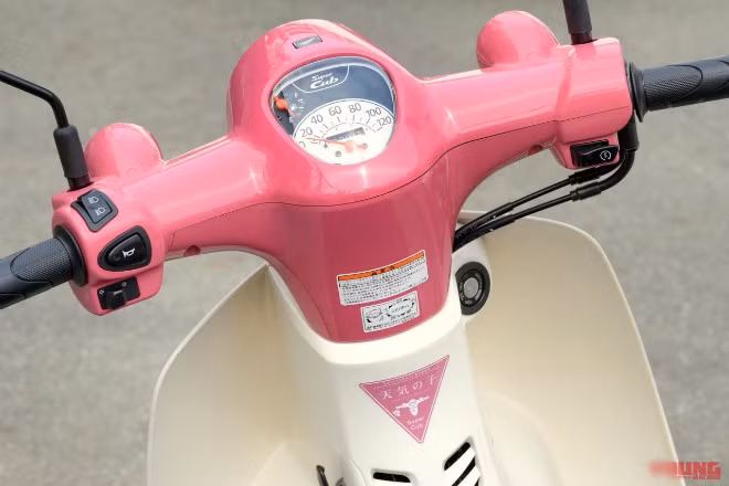 Honda Super Cub bản hồng mộng mơ, cuốn hút giới trẻ