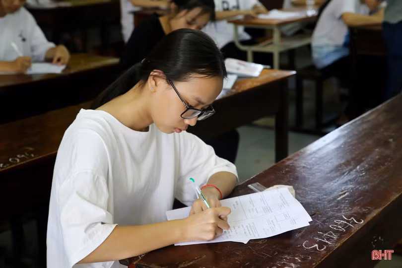 864 thí sinh hoàn thành kỳ thi vào lớp 10 THPT Chuyên Hà Tĩnh