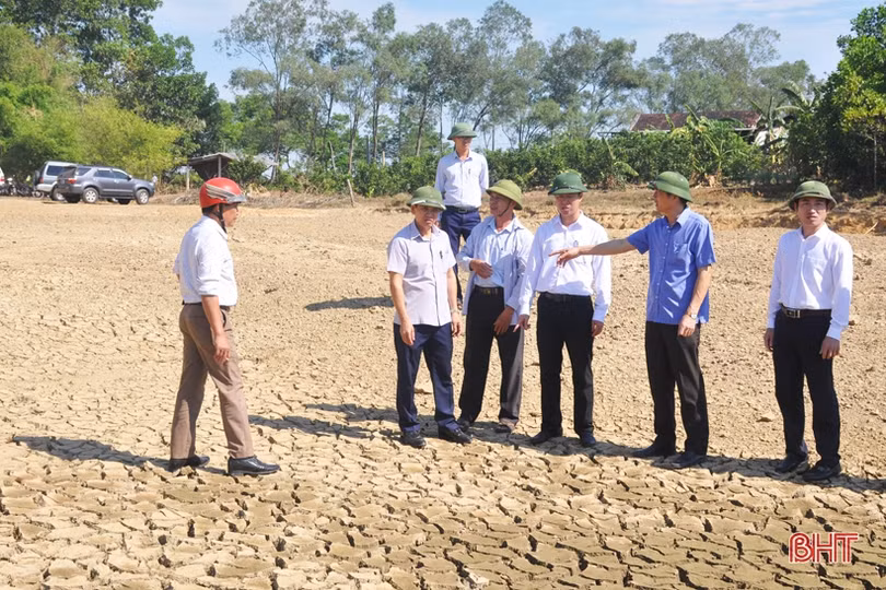 Khẩn trương nạo vét hồ đập thủy lợi phục vụ chống hạn