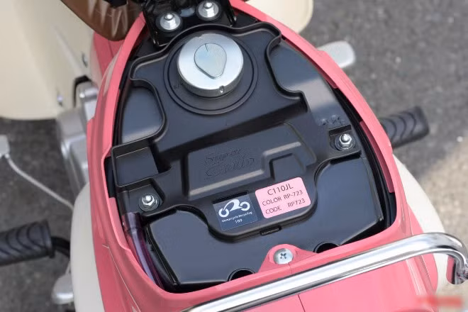 Honda Super Cub bản hồng mộng mơ, cuốn hút giới trẻ