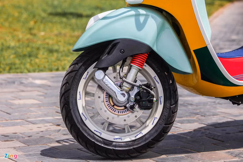 Chi tiết Vespa Primavera Sean Wotherspoon tại Việt Nam ảnh 14 Chi tiết Vespa Primavera bản giới hạn 50 chiếc tại Việt Nam, giá 135 triệu