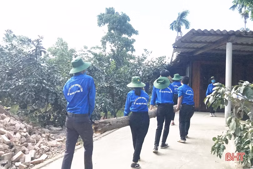 Sinh viên Hà Nội dành ngày nghỉ hè làm nông thôn mới tại nơi nóng nhất Hà Tĩnh