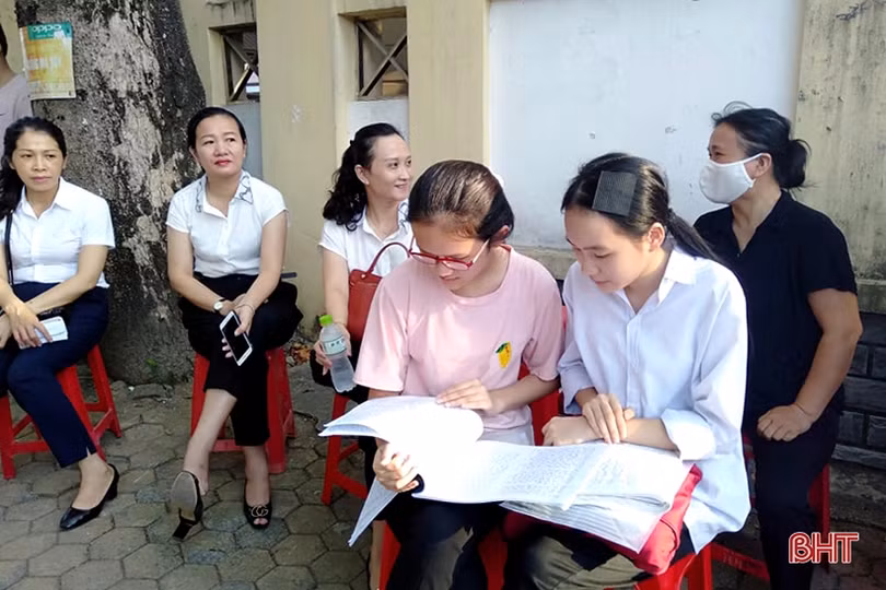 Sáng nay, gần 16.500 thí sinh Hà Tĩnh bước vào kỳ thi tuyển sinh lớp 10 THPT
