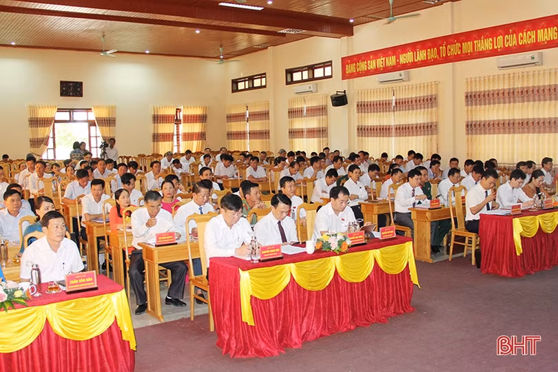 Hội đồng nhân dân huyện Lộc Hà xem xét, quyết định nhiều vấn đề quan trọng