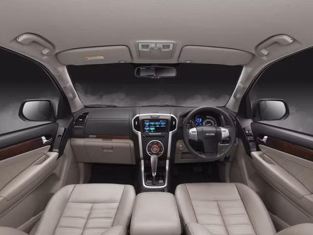 isuzu mu x 2017 chinh thuc trinh lang quyet dau toyota fortuner