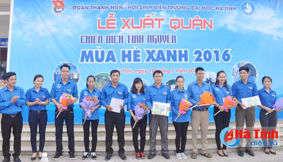 gan 200 sv dai hoc ha tinh xuat quan mua he xanh