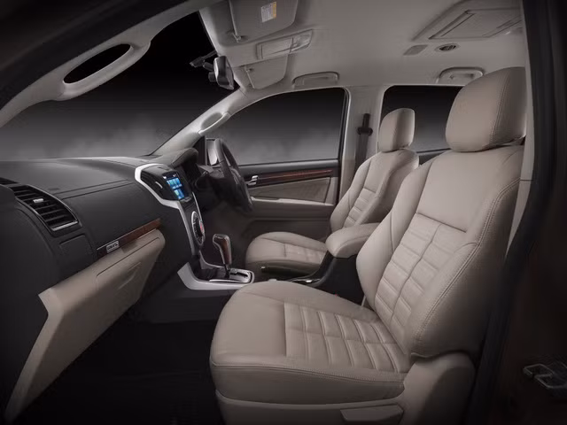 isuzu mu x 2017 chinh thuc trinh lang quyet dau toyota fortuner