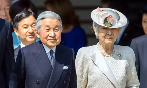 nhat hoang akihito hoang de gan gui cua nguoi dan