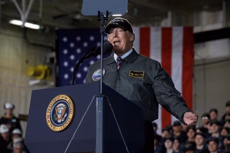 photo ong trump tham sieu tau san bay 13 ty usd