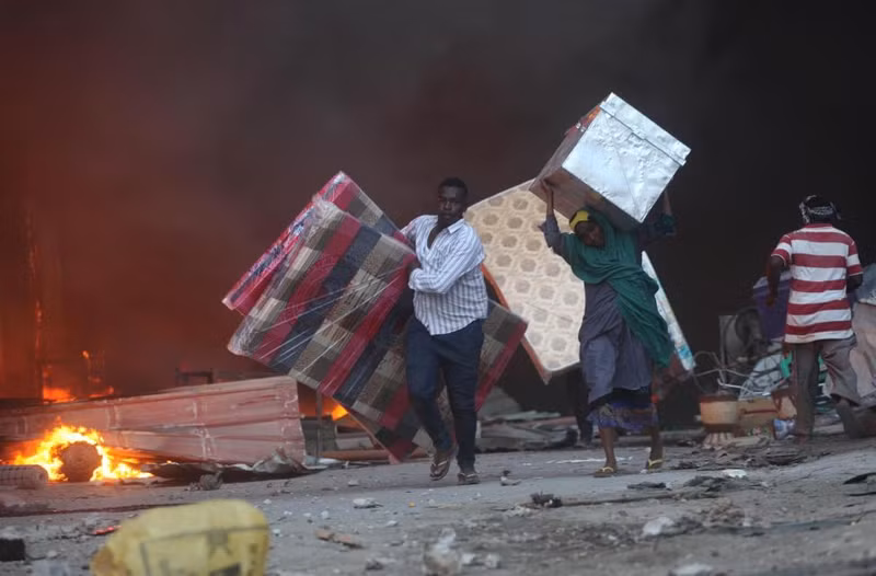 photo hien truong chay cho kinh hoang o thu do somalia