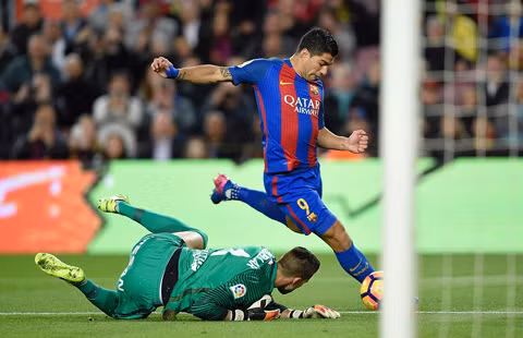 messi suarez neymar len tieng barca len dinh la liga