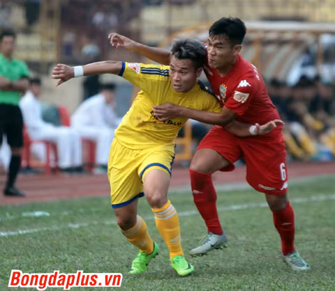 vong 8 v league quang nam het bat bai slna lai thoat thua