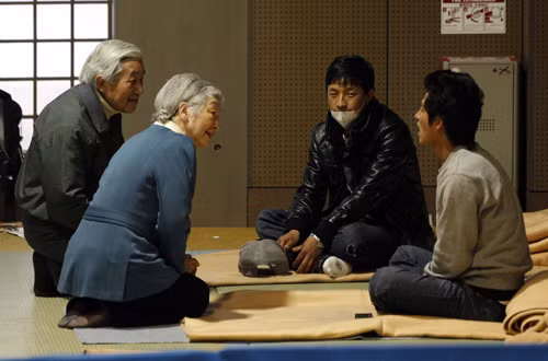 nhat hoang akihito hoang de gan gui cua nguoi dan