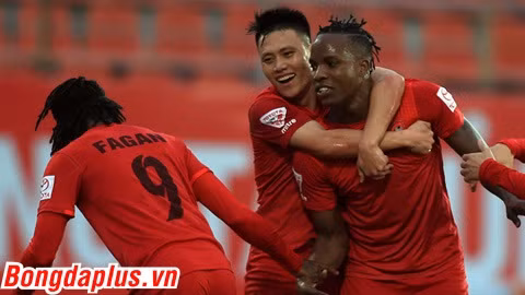 vong 8 v league quang nam het bat bai slna lai thoat thua