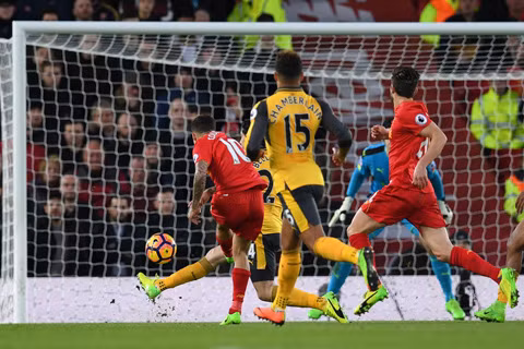 huy diet arsenal liverpool tro lai top 3