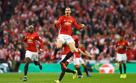 m u vo dich cup lien doan trong ngay ibrahimovic ruc sang