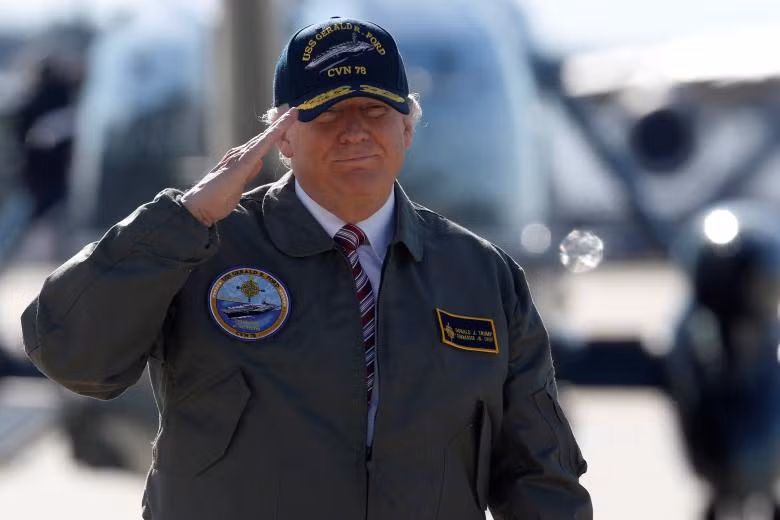 photo ong trump tham sieu tau san bay 13 ty usd