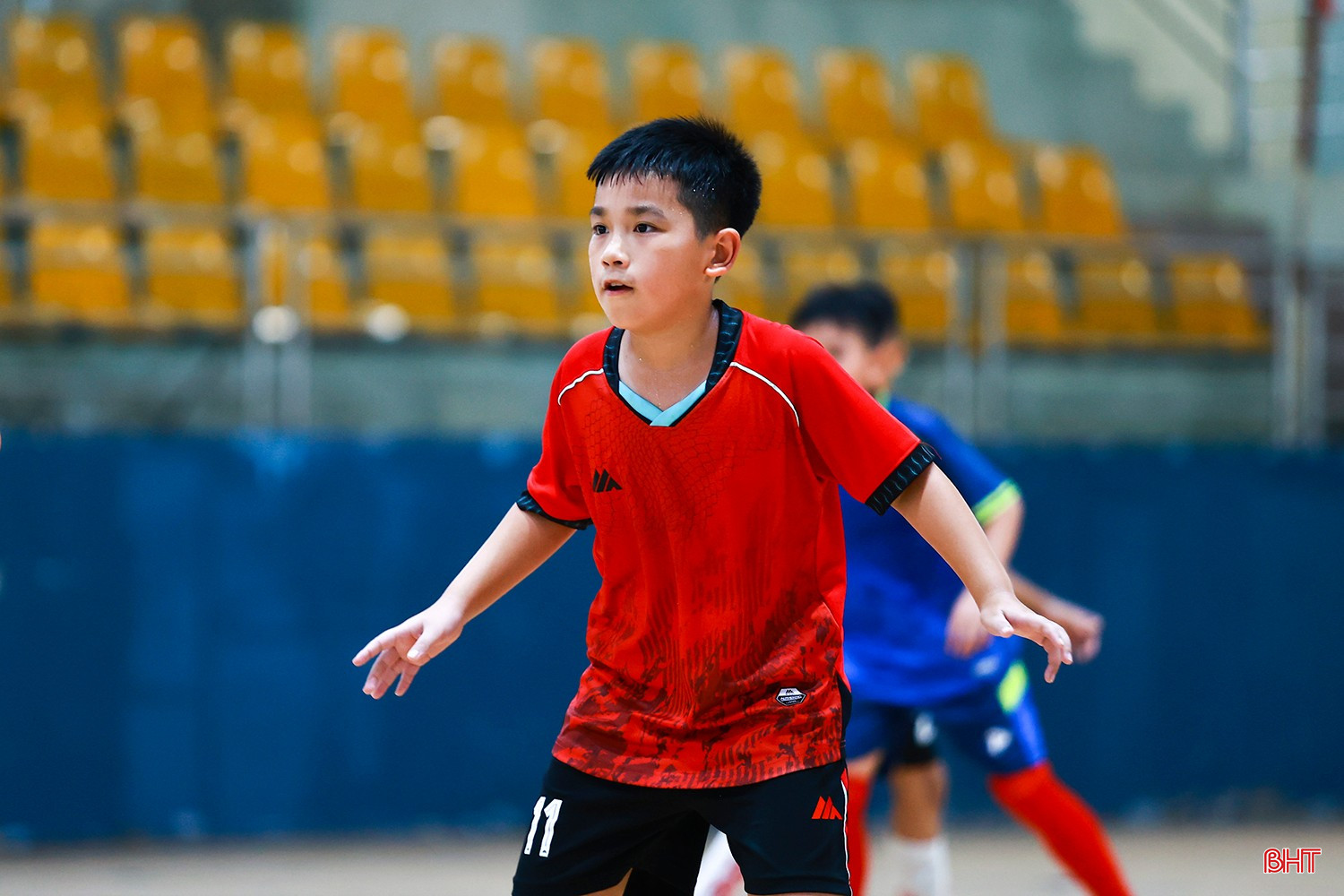 Một cái tên đáng chú ý khác ở nội dung nhi đồng là cầu thủ Uông Hoàng Hải (đội bóng xã Hương Sơn). Cầu thủ này từng được 2 lò đào tạo bóng đá trẻ nổi tiếng tuyển chọn, em sở hữu kỹ thuật cá nhân rất ấn tượng.