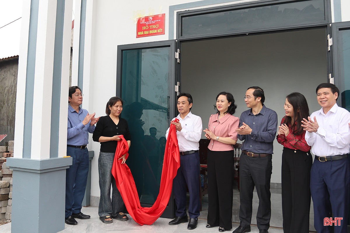 Ngôi nhà của anh Thắng có diện tích 60m2, được xây dựng khang trang, kiên cố.