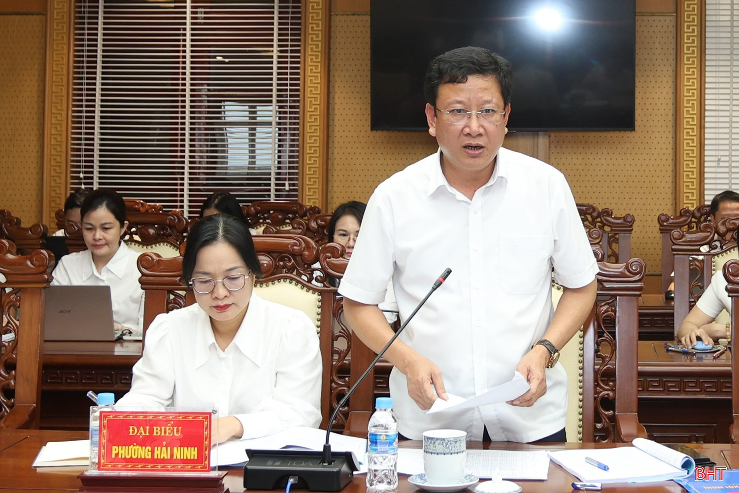 Bí thư Đảng uỷ phường Hải Ninh Nguyễn Huy Trọng báo cáo công tác chuẩn bị đại hội.