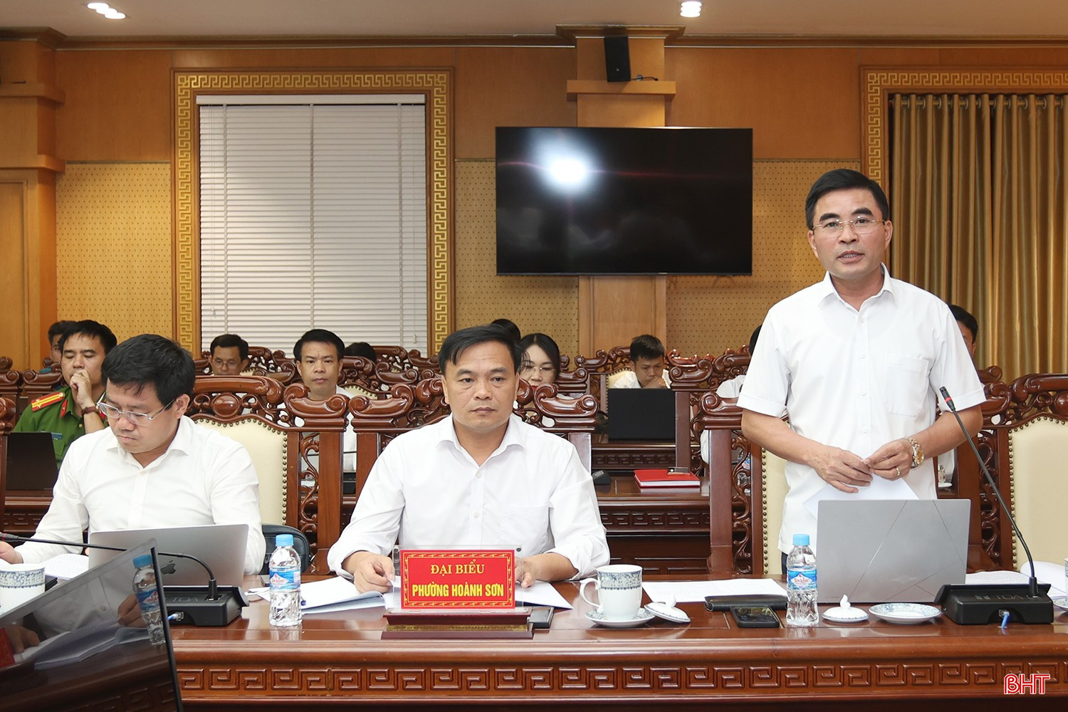 Bí thư Đảng ủy, Chủ tịch HĐND phường Hoành Sơn Phan Thành Biển báo cáo tại hội nghị.