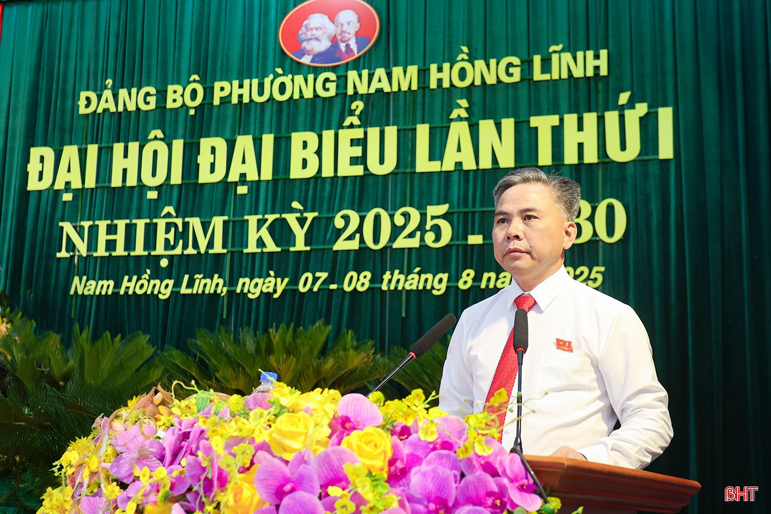 Đồng chí Tôn Quang Ngọc - Chủ tịch UBND phường Nam Hồng Lĩnh khai mạc đại hội.