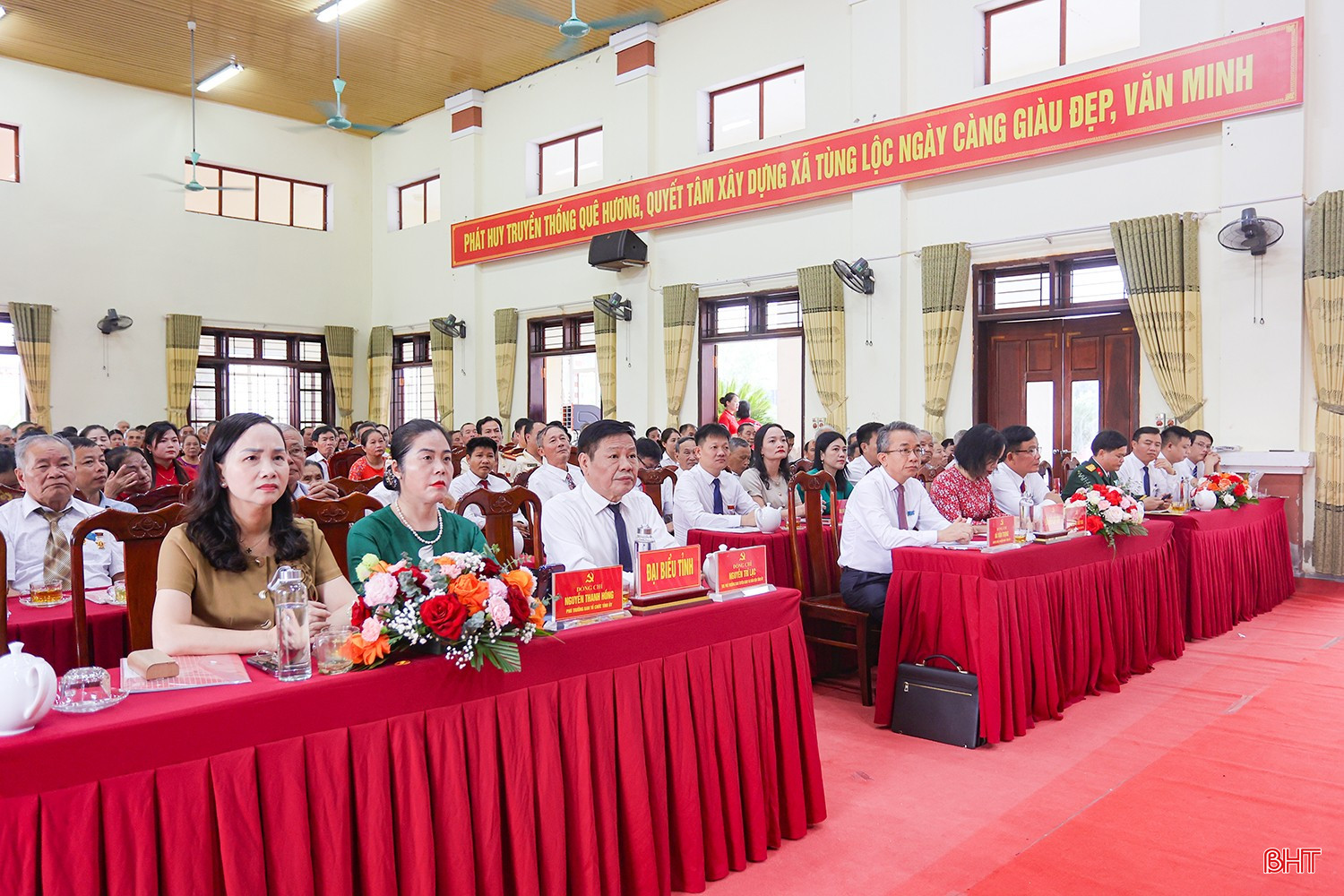 Đại biểu tham dự đại hội.