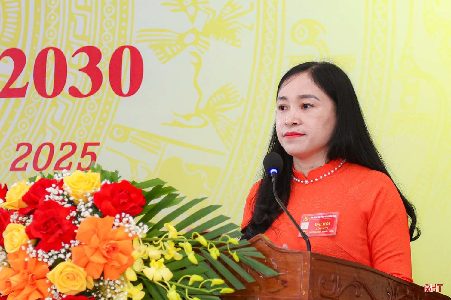 Đồng chí Trương Thị Lượng, Bí thư Chi bộ Ban Công tác Phụ nữ tham luận "Vai trò của đảng viên chi bộ trong học tập và làm theo tư tưởng, đạo đức, phong cách Hồ Chí Minh gắn với thực hiện phong trào thi đua “Xây dựng người phụ nữ Hà Tĩnh thời đại mới".