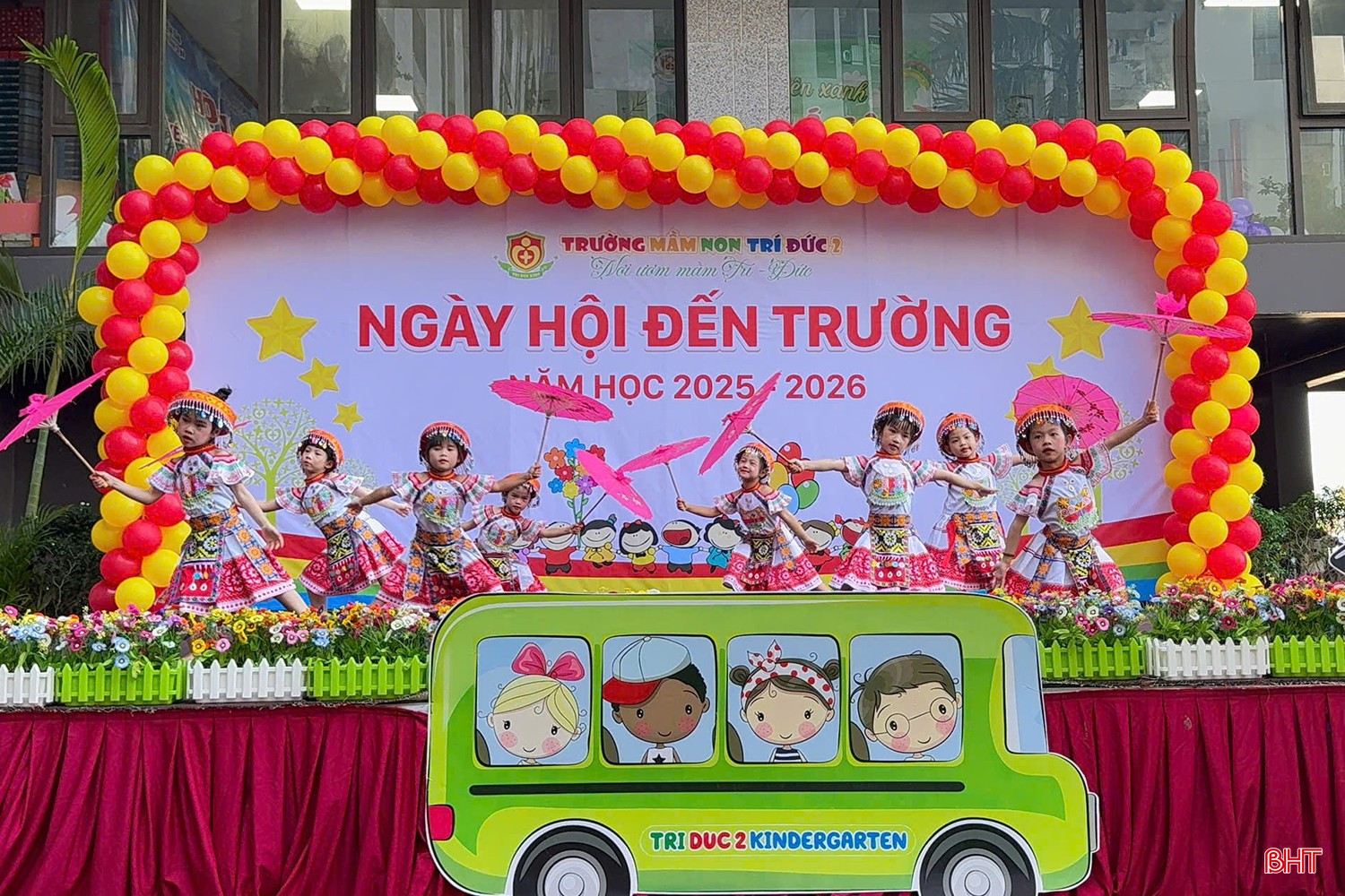 Tiết mục văn nghệ chào mừng.