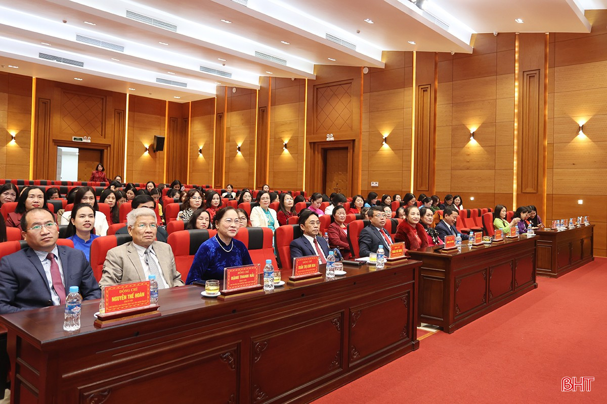 Đại biểu tham dự buổi gặp mặt.