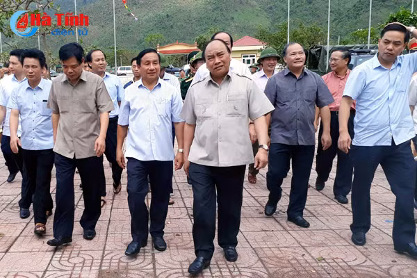 thu tuong kiem tra khac phuc hau qua bao so 10 tai ha tinh