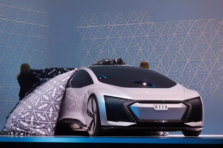 man nhan voi dan xe hop an tuong tai frankfurt auto show 2017
