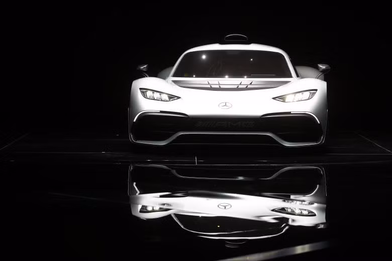man nhan voi dan xe hop an tuong tai frankfurt auto show 2017