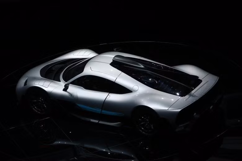 man nhan voi dan xe hop an tuong tai frankfurt auto show 2017