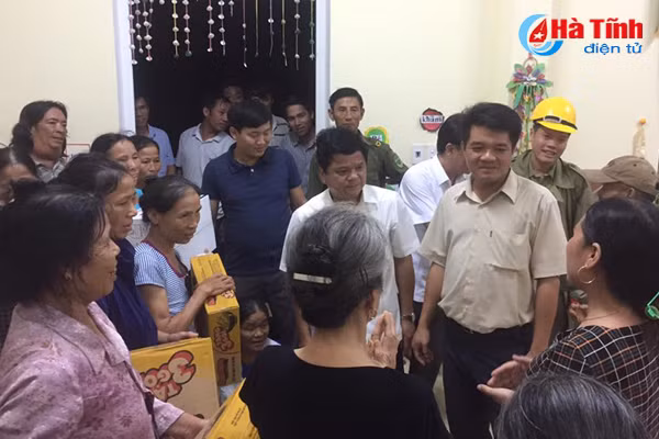 ha tinh khan truong di doi dan khoi vung nguy hiem truoc khi bao vao