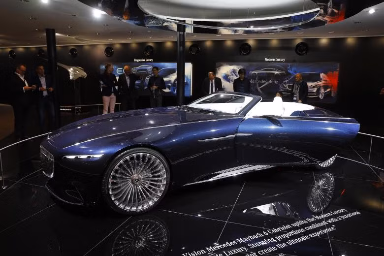 man nhan voi dan xe hop an tuong tai frankfurt auto show 2017