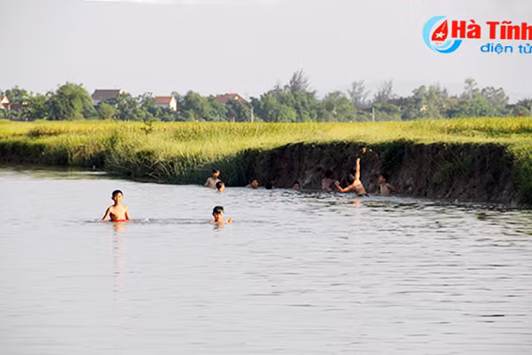 ha tinh keu goi huong ung chien dich phong chong duoi nuoc tre em trong mua mua lu